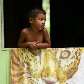 Kayanderson Ferreira, de 4 anos, na janela de casa