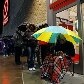 Consumidores enfrentam filas e baixas temperaturas para comprar na data