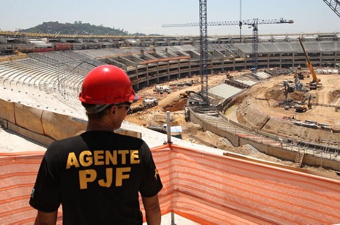 Membros do Comitê Organizador Local da Copa (COL), Ronaldo e Bebeto visitaram as obras  do Maracanã