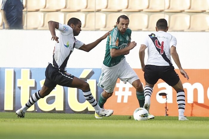 Palmeiras recebe o Vasco tentando manter o alto astral
