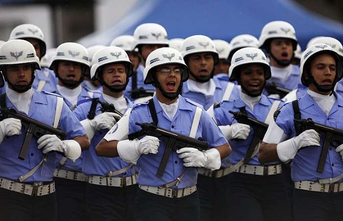 Militares do Exército, da Força Aérea e da Marinha participam das comemorações