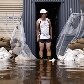 Australianos utilizam sacos de areia para conter as inundações em Brisbane