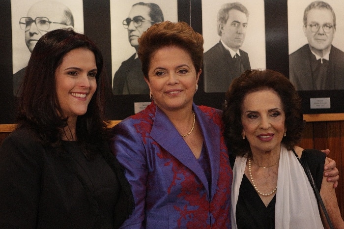 Dilma Rousseff é fotografada junto à sua mãe e filha, em Brasília