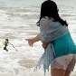 Religiosos fazem oferendas para Iemanjá
