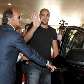 Cercado por imprensa, Adriano deixa hospital onde fez exames médicos para jogar na Roma Cercado por imprensa, Adriano deixa hospital onde fez exames médicos para jogar na Roma