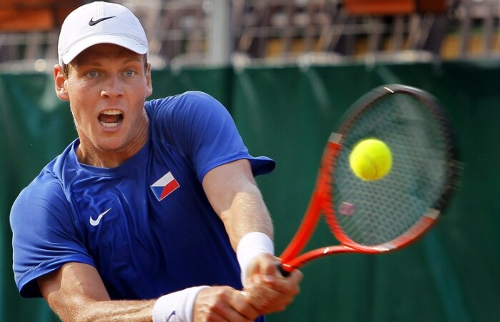 O tcheco Tomas Berdych enfrenta  Victor Crivoi da Romênia no primeiro dia da Copa Davis 