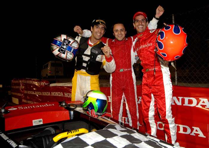 Lucas Di Grassi, Felipe Massa e Julio Campos comemoram o título de campeão das 500 milhas de kart