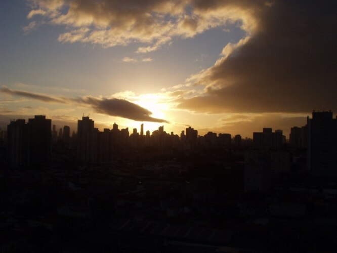 Por do sol visto do bairro da Mooca em São Paulo.12/10/2011