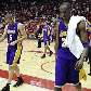 Kobe Bryant cabisbaixo após derrota dos Lakers diante dos Rockets