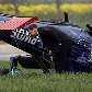 Investigadores inspecionam a queda de avião que seria usado para a Festa da Independência inglesa Investigadores inspecionam a queda de avião que seria usado para a Festa da Independência inglesa