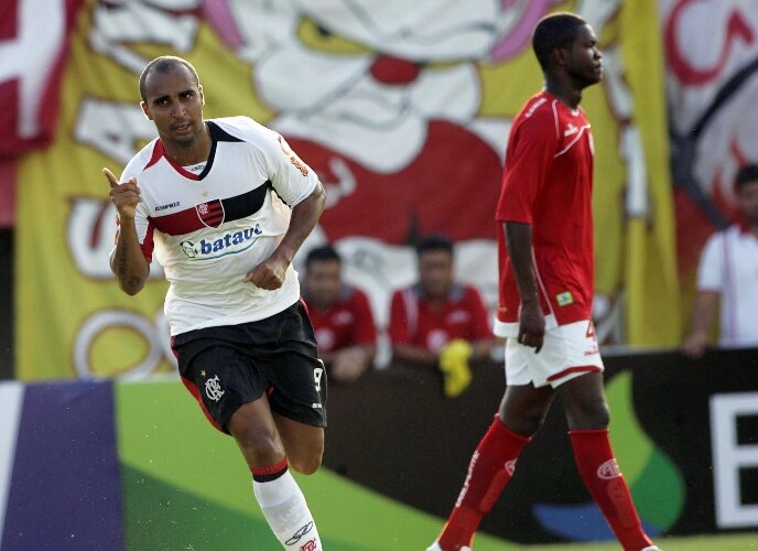 O atacante Deivid comemora gol para o Flamengo nos 3 a 1 sobre o América, pelo Campeonato Carioca
