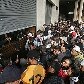 Torcedores se empurram na abertura da bilheteria do Pacaembu, por ingressos da final da Libertadores Torcedores se empurram na abertura da bilheteria do Pacaembu, por ingressos da final da Libertadores