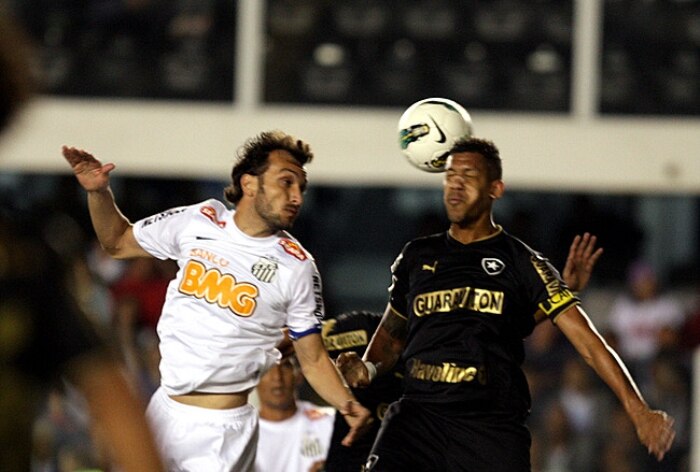 Na estreia de Miralles na Vila, Santos empata com Botafogo