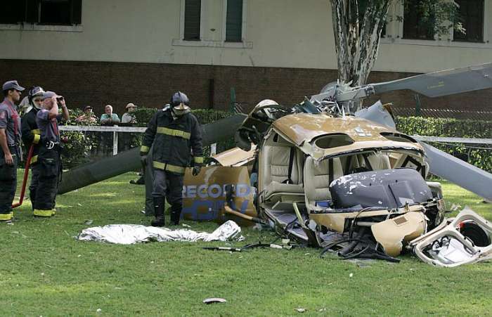 Helicóptero da TV Record cai no Jockey Club, em São Paulo e causa morte do piloto