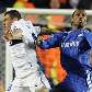 Lúcio disputa bola com Drogba. Inter de Milão, do zagueiro brasileiro, fez 1 a 0 no Chelsea