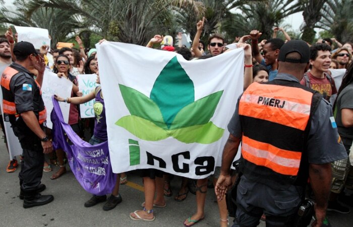 Confira imagens da marcha da maconha no Rio de Janeiro 
