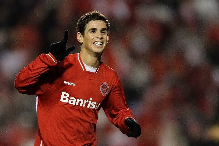 Oscar comemora o gol que deu a vitória ao Inter sobre o Atlético-PR