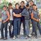 Patrick Swayze em Vidas Sem Rumo (1983), ao lado de nomes como Emilio Estevez e Tom Cruise Patrick Swayze em Vidas Sem Rumo (1983), ao lado de nomes como Emilio Estevez e Tom Cruise