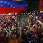 O Presidente Venezuelano, Hugo Chávez, vence o referendo que lhe dá direito à reeleição ilimitada.