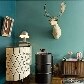 Imensa coleção de brinquedos vira decoração em apartamento