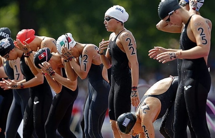 Húngara vence a maratona aquática; Poliana Okimoto passa mal e desiste
