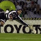 Esportes - No jogo de volta, no Morumbi, Tevez, Delgado e Schiavi fizeram os gols argentinos e garantiram o título da Libertadores de 2003. - Foto: Eduardo Nicolau/AE