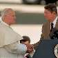 Presidente Ronald Reagan com papa João Paulo II em 1987 Presidente Ronald Reagan com papa João Paulo II em 1987