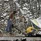 Filipinos desmontam estruturas danificadas pelos fortes ventos que passaram pela capital Manila Filipinos desmontam estruturas danificadas pelos fortes ventos que passaram pela capital Manila