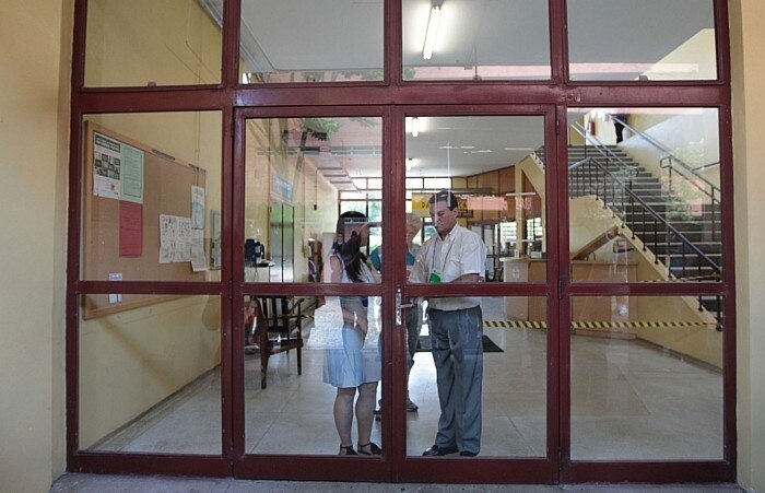 Fiscais fecham as portas na Faculdade de Educação da USP às 13 horas