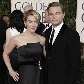 Kate Winslet posa com Leonardo DiCaprio antes da premiação
