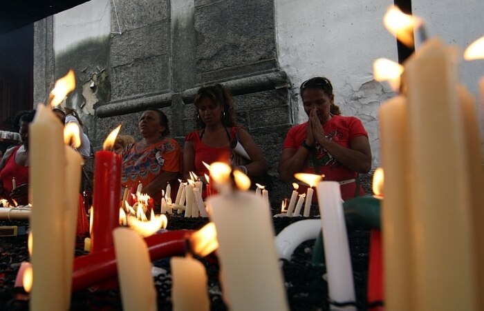 Fiéis celebram o dia de São Jorge no Rio