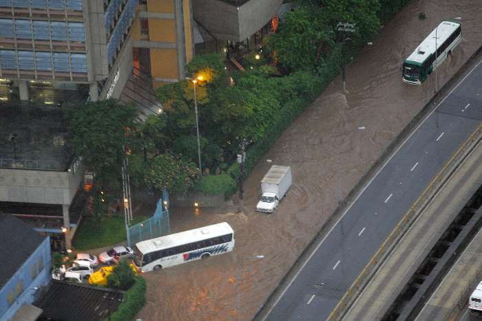 http://img.estadao.com.br/fotos/63/6F/18/636F18FB58834CA38B82CBE7281006A3.jpg