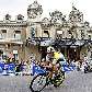 Lance Armstrong passa pelo Cassino de Montecarlo na largada da Volta da França