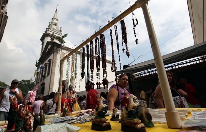 Fiéis celebram o dia de São Jorge no Rio