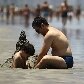 Sábado de sol leva banhistas às praias de Santos