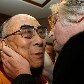 Segundo Dalai-lama, os problemas são criados porque o homem negligencia o elemento de igualdade Segundo Dalai-lama, os problemas são criados porque o homem negligencia o elemento de igualdade