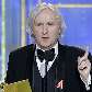 O diretor James Cameron recebe prêmio de melhor filme dramático por 