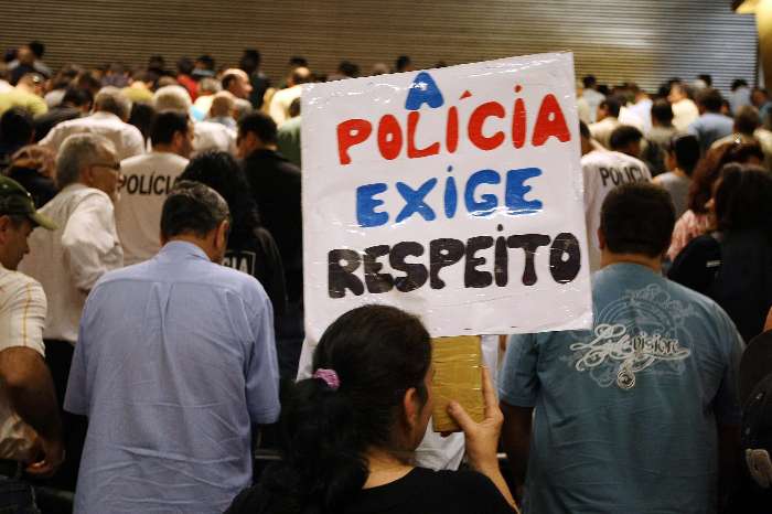 POLICIAIS CIVIS EM GREVE PROTESTAM NA ASSEMBLÉIA LEGISLATIVA DE SP