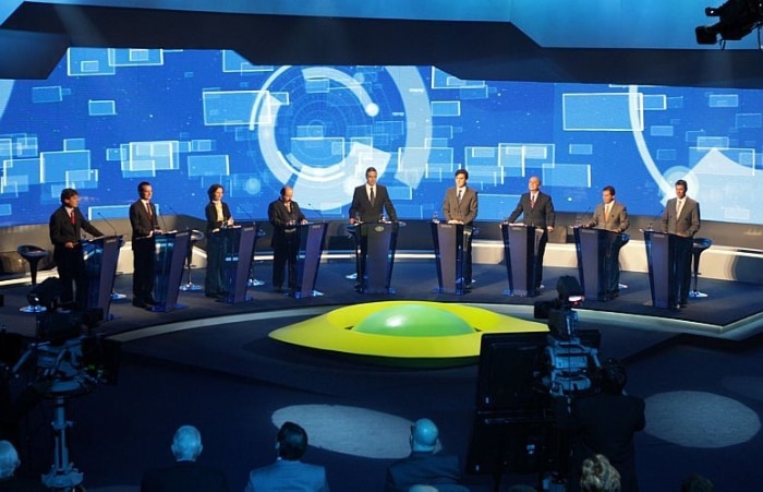 Candidatos preparados para o primeiro debate em televisão aberta das eleições de 2012