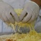 Pizzaiolo faz pizza gigante para celebrar o dia da iguaria 