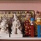 Imensa coleção de brinquedos vira decoração em apartamento