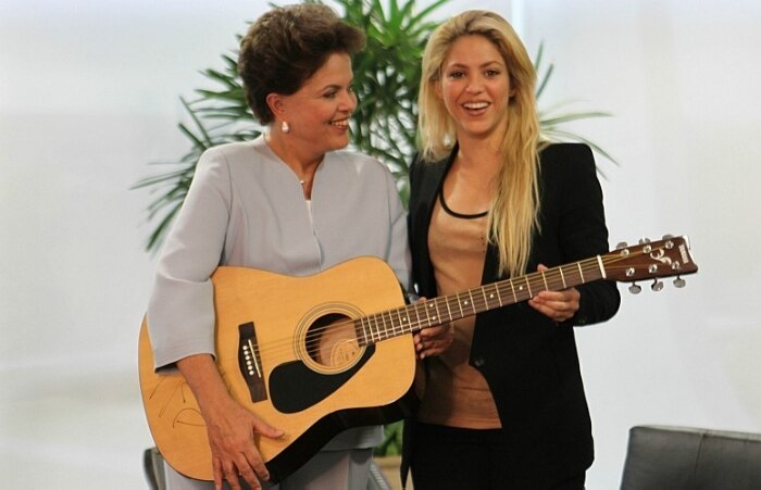 A presidente Dilma Rousseff recebe a cantora Shakira em seu gabinete no Palácio do Planalto