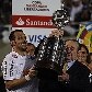Edu Dracena, capitão do Santos, recebe a Copa Libertadores do presidente da Conmebol, Nicolas Leoz Edu Dracena, capitão do Santos, recebe a Copa Libertadores do presidente da Conmebol, Nicolas Leoz