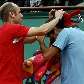 Fanático invade a quadra na final do torneio de Roland Garros Fanático invade a quadra na final do torneio de Roland Garros