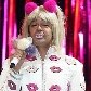O humorista Bruno Mazzeo, caracterizado de Xuxa, apresenta a cerimônia de entrega do Prêmio