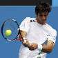 Bellucci rebate a bola durante derrota para Andy Roddick no Aberto da Austrália por 3 sets a 0