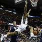 Sam Young, do Memphis Girzzlies, perde a bola ante a Dirk Nowitzki (esq.), do Dallas Mavericks Sam Young, do Memphis Girzzlies, perde a bola ante a Dirk Nowitzki (esq.), do Dallas Mavericks
