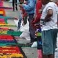 Fiéis se unem para preparar tapete de Corpus Christi em Santana de Parnaíba