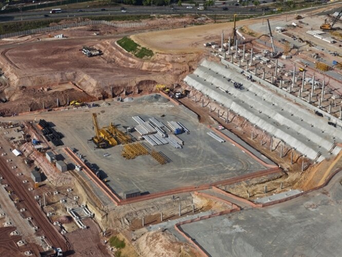 Estádio do Corinthians, que receberá a abertura da Copa, completa um ano de obras