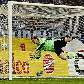 Lehmann, do Stuttgart, salta mas não evita gol do Schalke 04 pelo Alemão Lehmann, do Stuttgart, salta mas não evita gol do Schalke 04 pelo Alemão